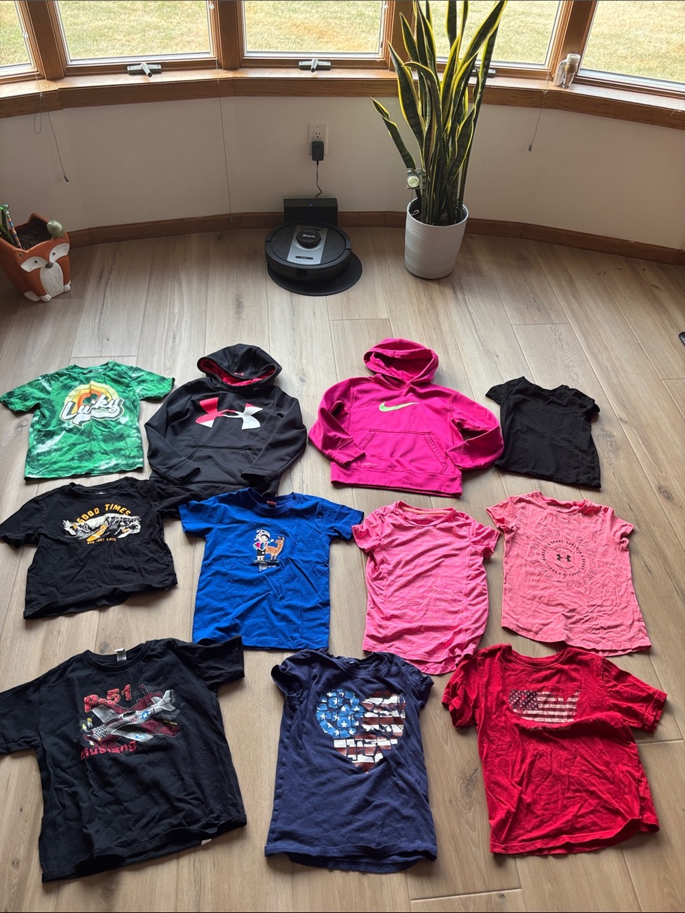 🧡Bundle of 11 girls size small tops🧡